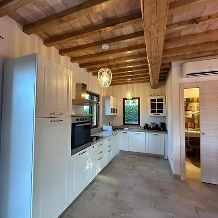 Ustoma Villa *